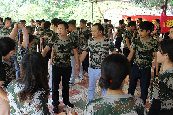 华亿官方网站-华亿huayi(中国)家具团队户外拓展训练